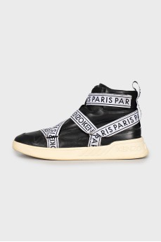 Men's leather sneakers decorated with ribbon