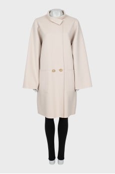 Loose fit wool coat with buttons