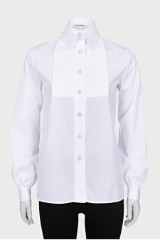 Shirt with branded buttons