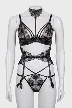 Lingerie set with removable belt with tag