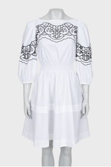 Fitted dress with embroidered sleeves
