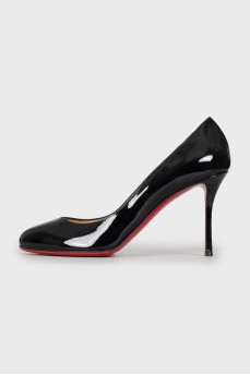 Black patent leather pumps