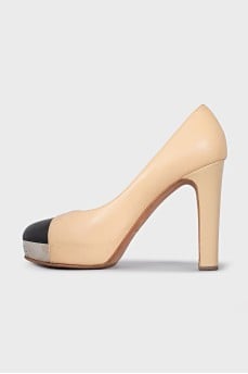Leather shoes with metal front