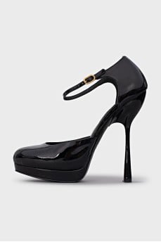 Black patent leather shoes with a figured heel