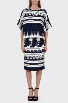 Suit with loose jacket and pencil skirt