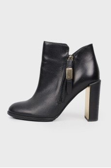 Leather boots with lightning