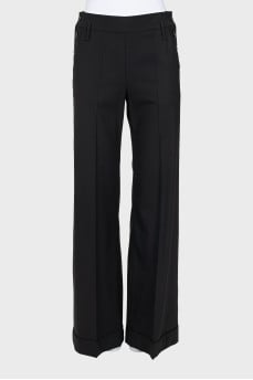 Wide-leg trousers with creases