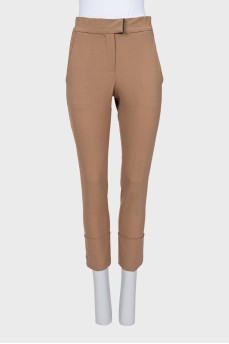 Brown trousers with roll-ups