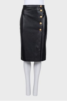 Skirt with accent buttons on the side