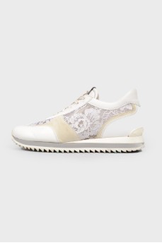 Sneakers with lace
