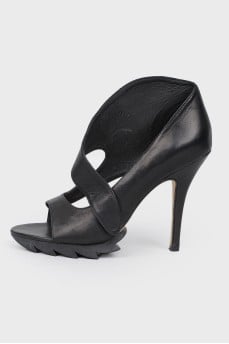 Velcro sandals with closed heel