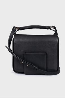 Leather bag with magnetic clasp