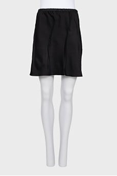Skirt with decorative seams