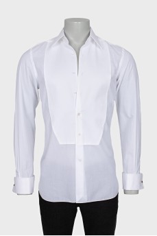 Men's shirt with gold cufflinks