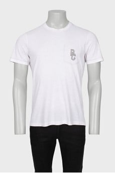 Men's straight cut t-shirt with patch