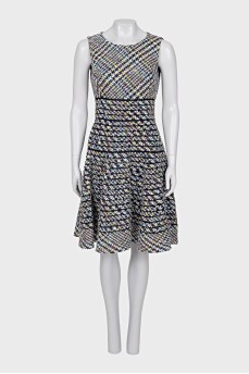 Fitted dress with a round neckline