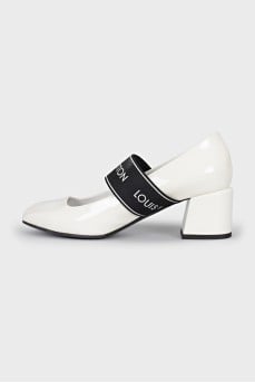 Patent leather shoes with wide elastic band