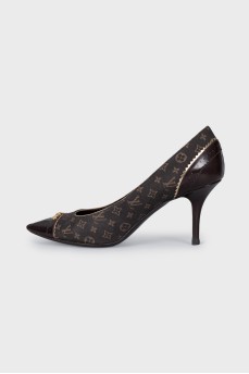 Brown shoes with signature print