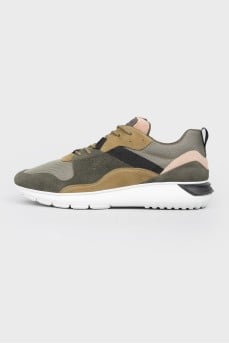 Men's sneakers with tag