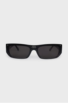 Sunglasses with logo in the center