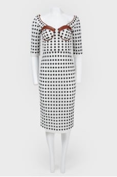 Dress with a deep neckline on the back