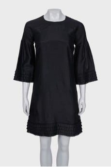 Straight cut dress decorated with frills