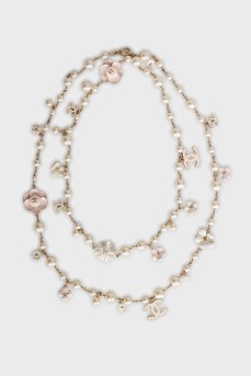 Long necklace with flowers