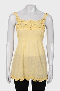 Yellow T-shirt with silver crystals