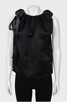 Black sleeveless blouse