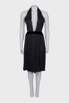 Silk dress with open back and pleats