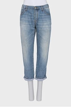 Cropped jeans with distressed buttons