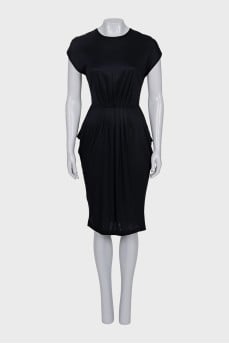 Fitted dress with pleats