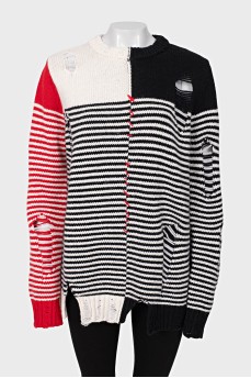 Джемпер вільного крою з рваним ефектом