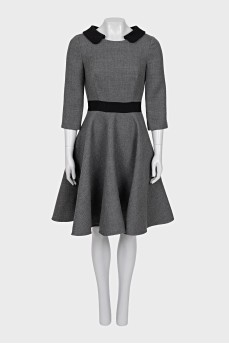 Wool dress with black collar