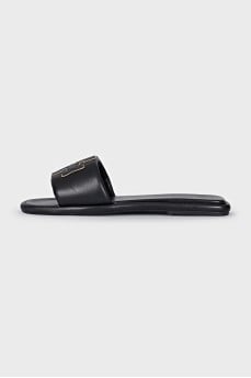 Leather flip flops with brand logo