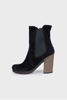 Black ankle boots with zip