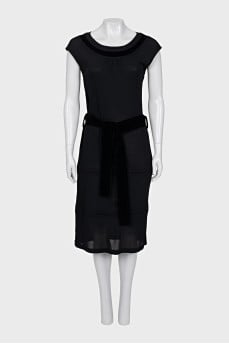 Straight cut dress with velvet trim