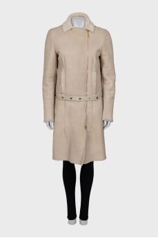 Sheepskin coat with zippers on the sleeves