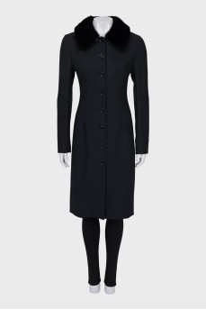 Fitted coat with fur collar