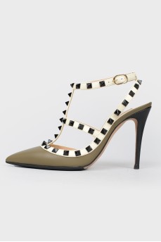 Sharp nose sandals