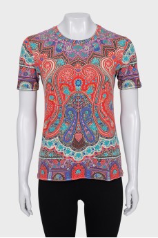 Straight T-shirt with a bright print