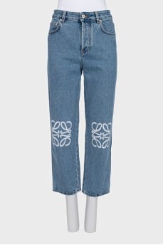 Blue jeans with embroidery on the knees