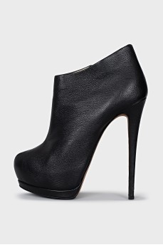 Leather ankle boots with high soles and heels
