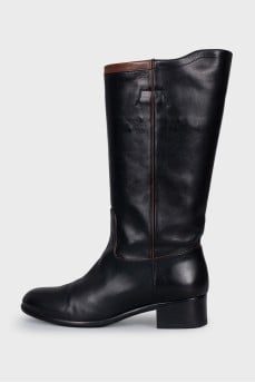 Leather boots without fastening