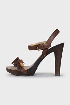 Brown sandals decorated with flowers