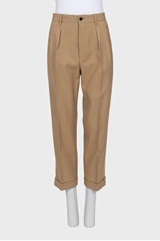 Beige wool trousers with creases