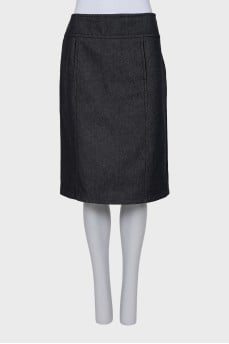 Straight-cut denim skirt with a zipper