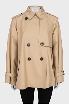 A short, loose-fitting coat