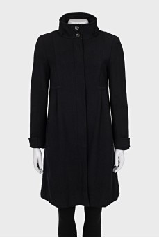 Straight-cut coat with a stand-up collar