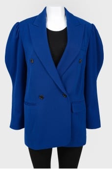 Jacket with volumetric sleeve